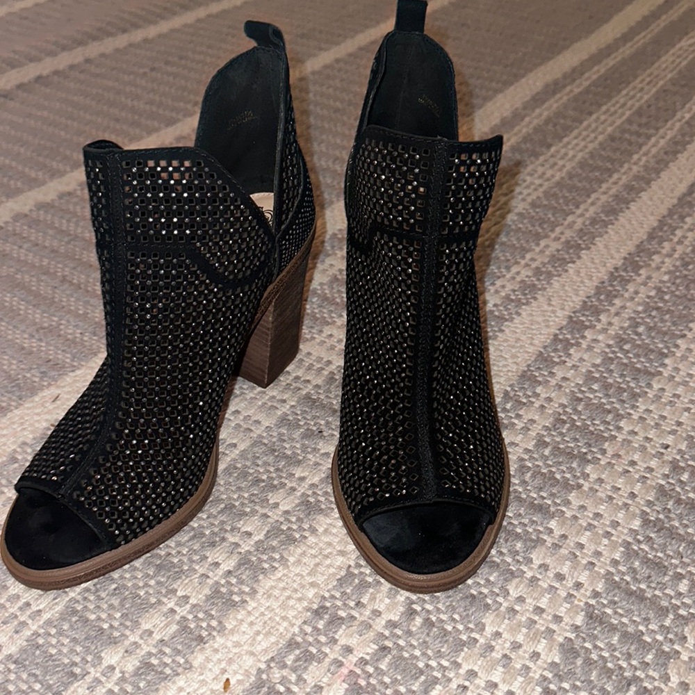 Vince Camuto booties, like new condition